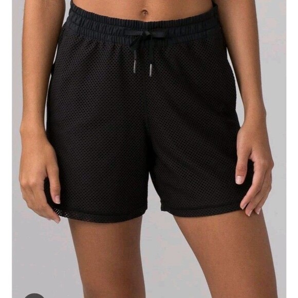 Lululemon Relaxed-Fit Mesh Training Short 8" Inseam Black Size 6 Modest Gym - Picture 1 of 8